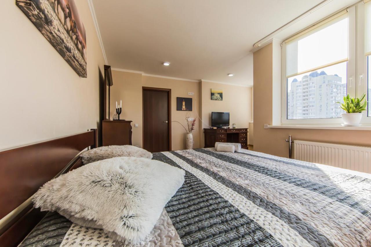 Super Comfort Flat For You Near The Metro. キエフ エクステリア 写真