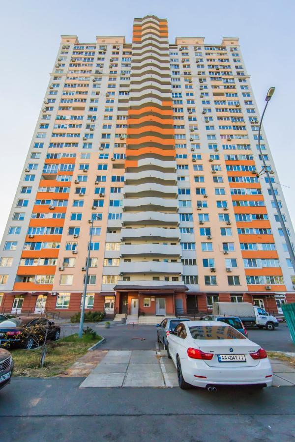 Super Comfort Flat For You Near The Metro. キエフ エクステリア 写真