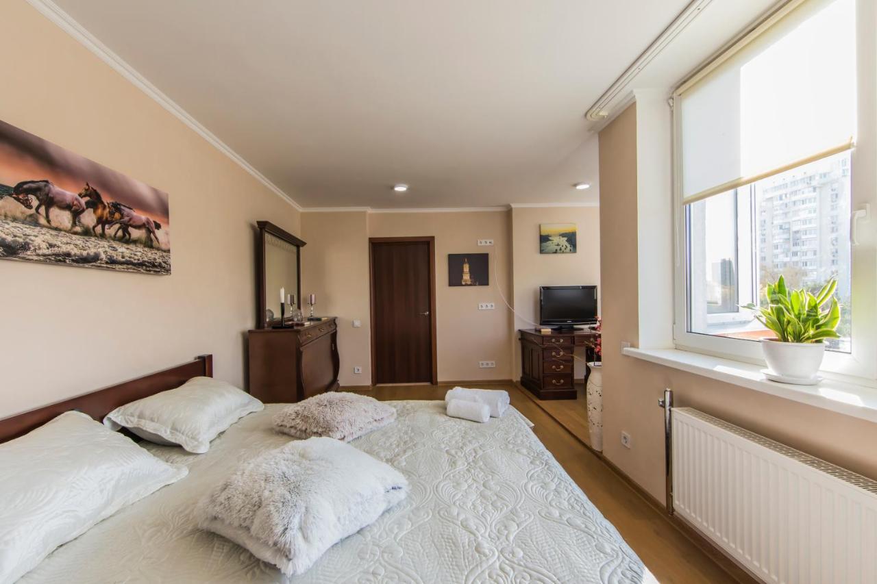 Super Comfort Flat For You Near The Metro. キエフ エクステリア 写真