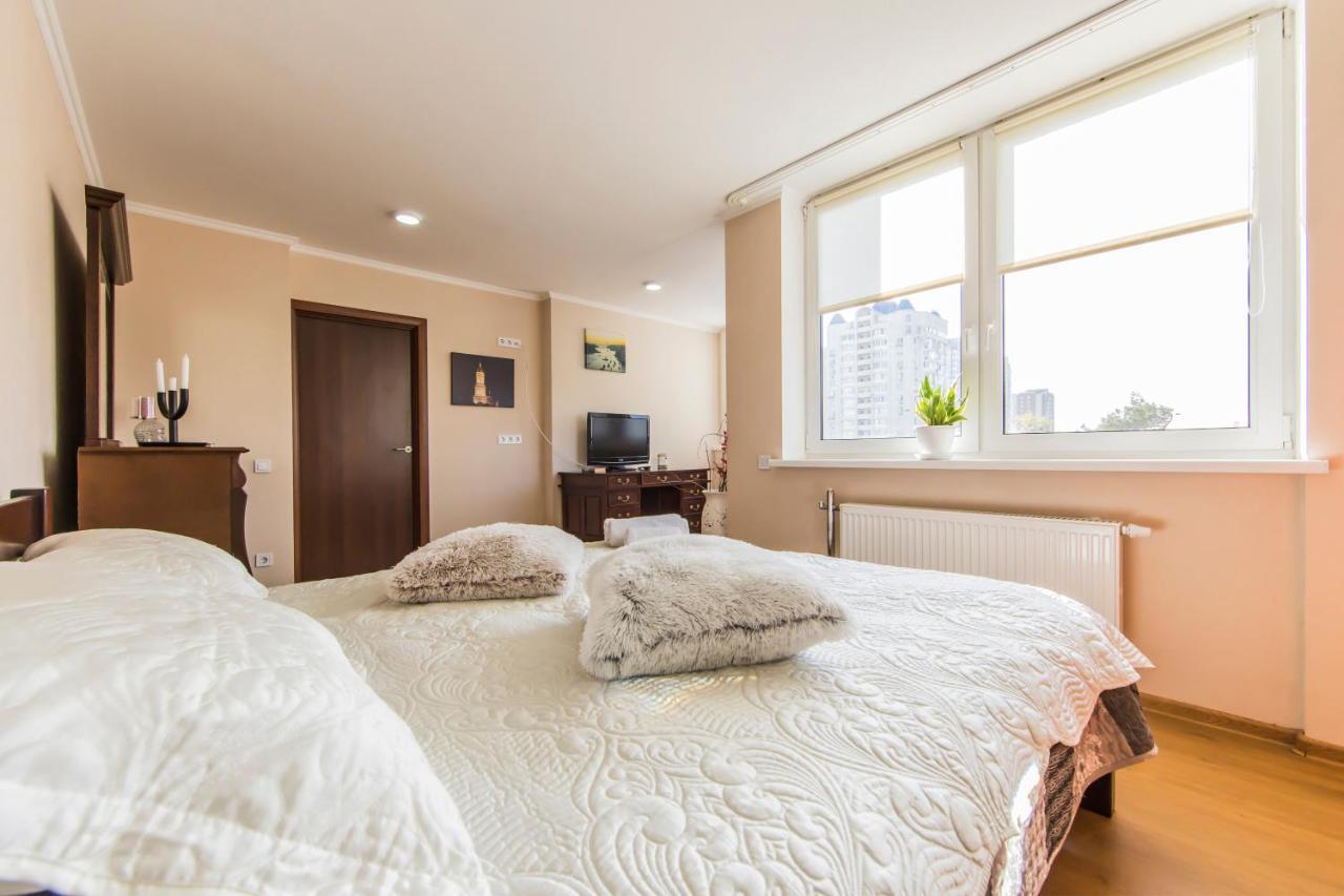 Super Comfort Flat For You Near The Metro. キエフ エクステリア 写真