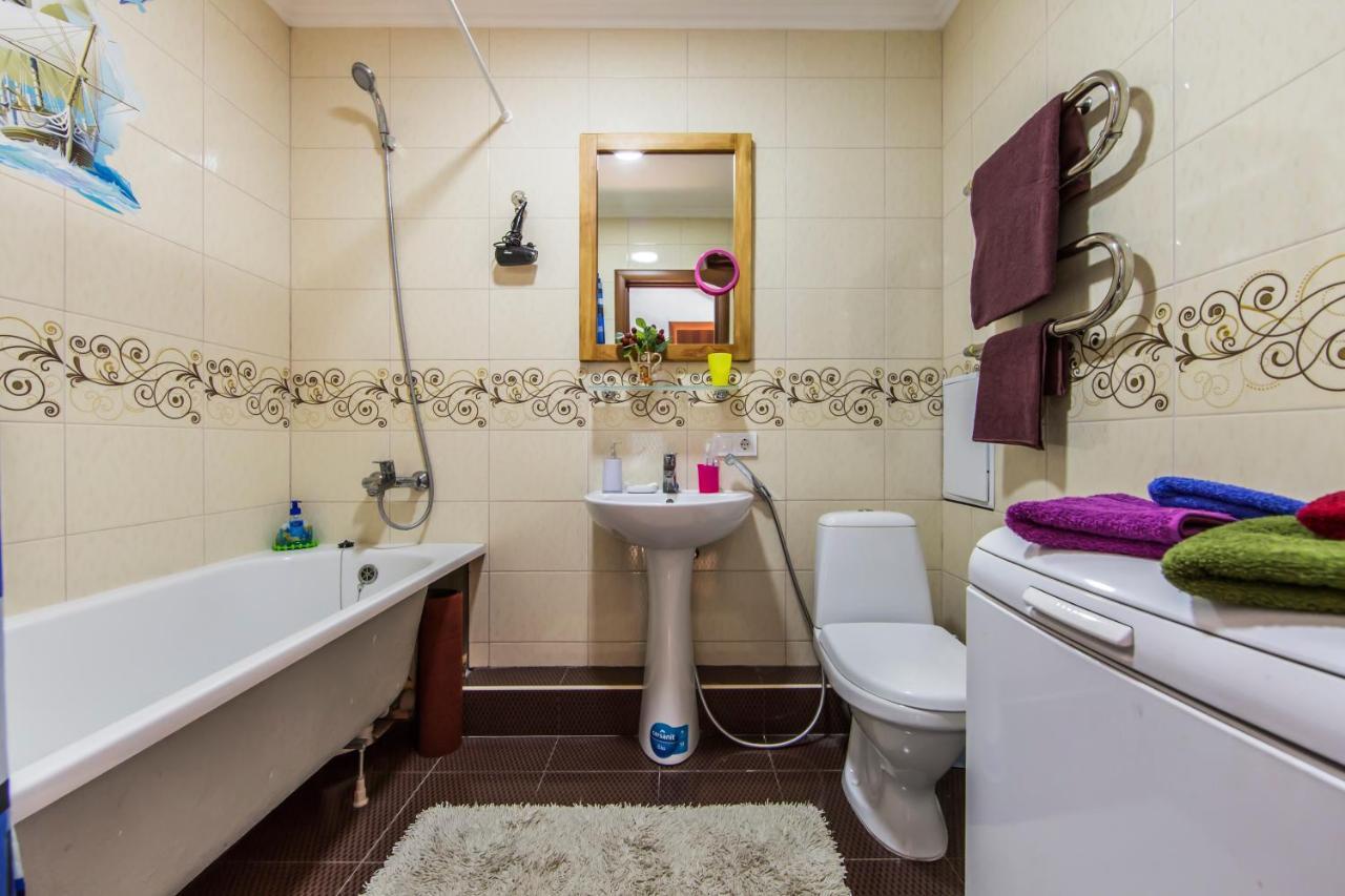 Super Comfort Flat For You Near The Metro. キエフ エクステリア 写真