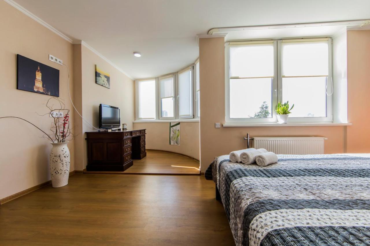 Super Comfort Flat For You Near The Metro. キエフ エクステリア 写真